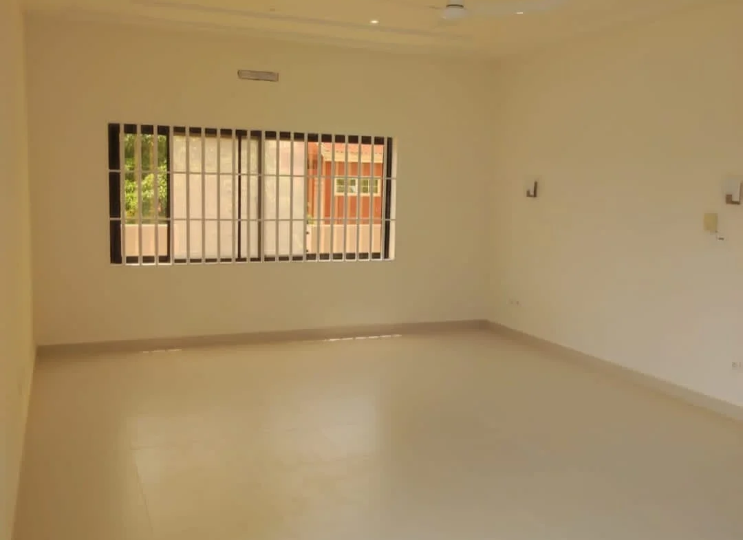 Villa moderne avec vue sur mer, piscine et jardin à louer à Fidjrossè - BENIN-IMMO