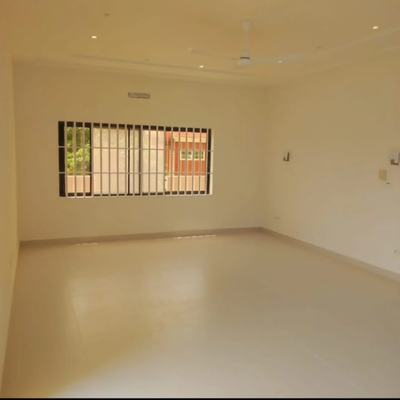 Villa moderne avec vue sur mer, piscine et jardin à louer à Fidjrossè - BENIN-IMMO
