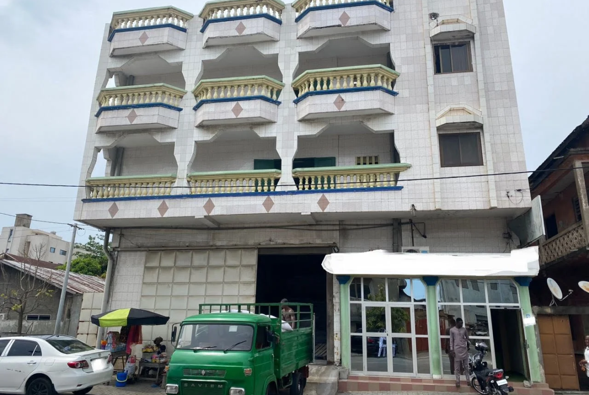 Immeuble a vendre a Guinkomey
