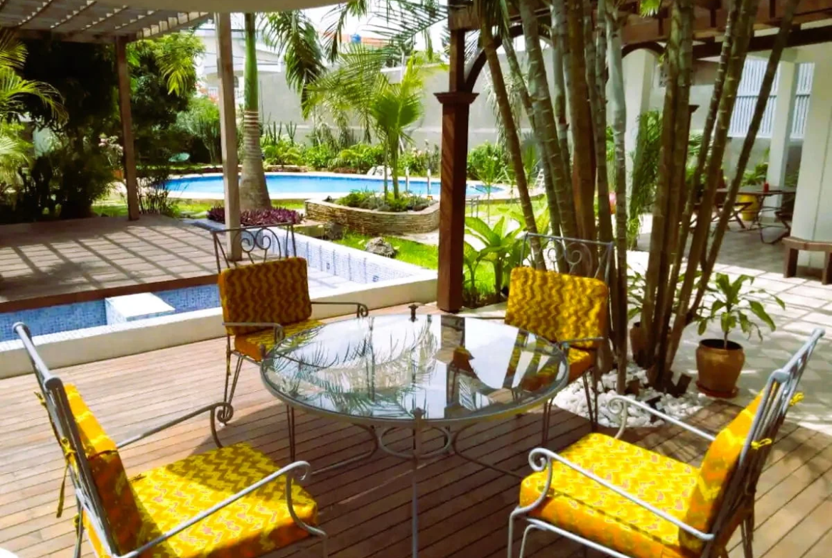 Location villa meublée avec Piscine Cotonou - BENIN-IMMO