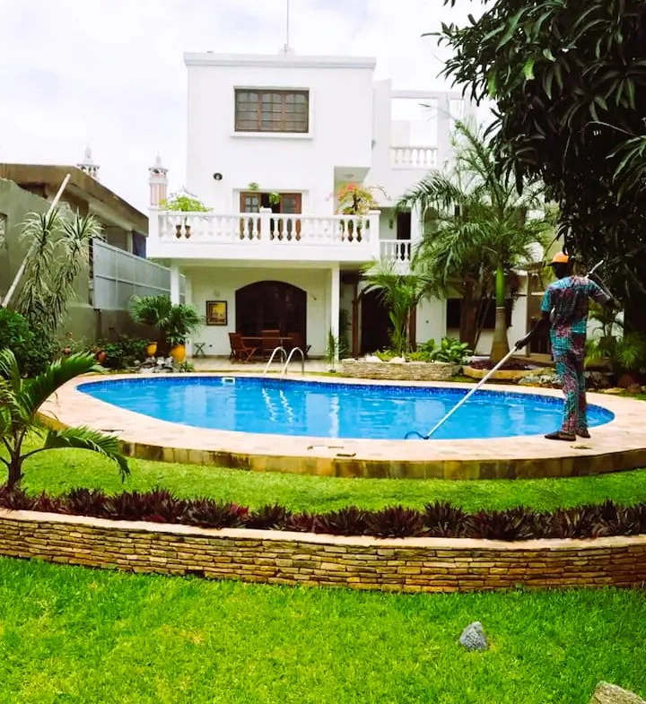 Location villa meublée avec Piscine Cotonou - BENIN-IMMO