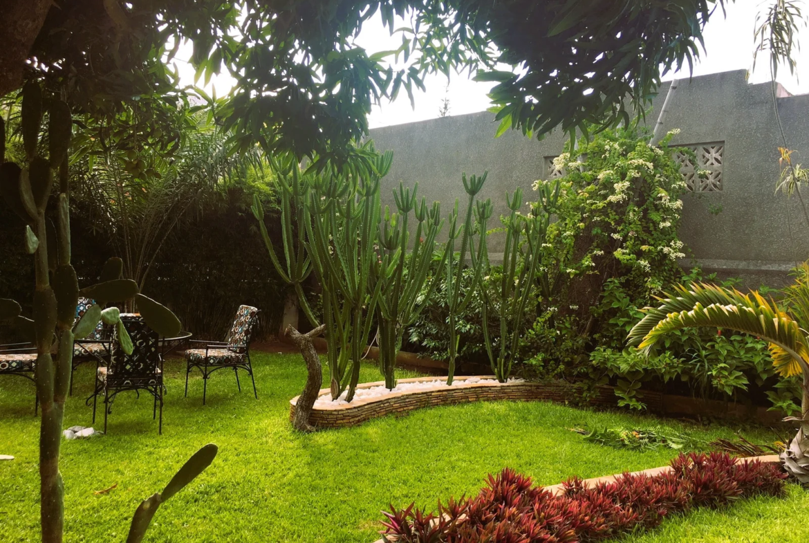 Location villa meublée avec Piscine Cotonou - BENIN-IMMO