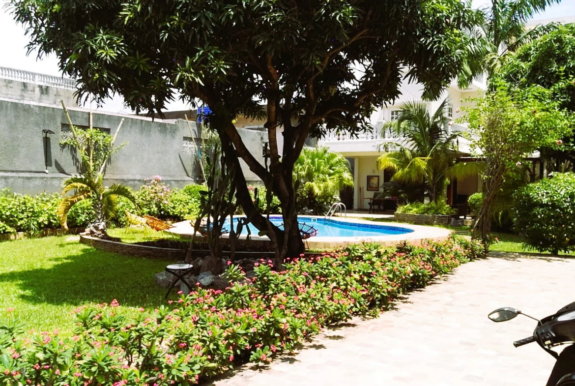 Location villa meublée avec Piscine Cotonou - BENIN-IMMO