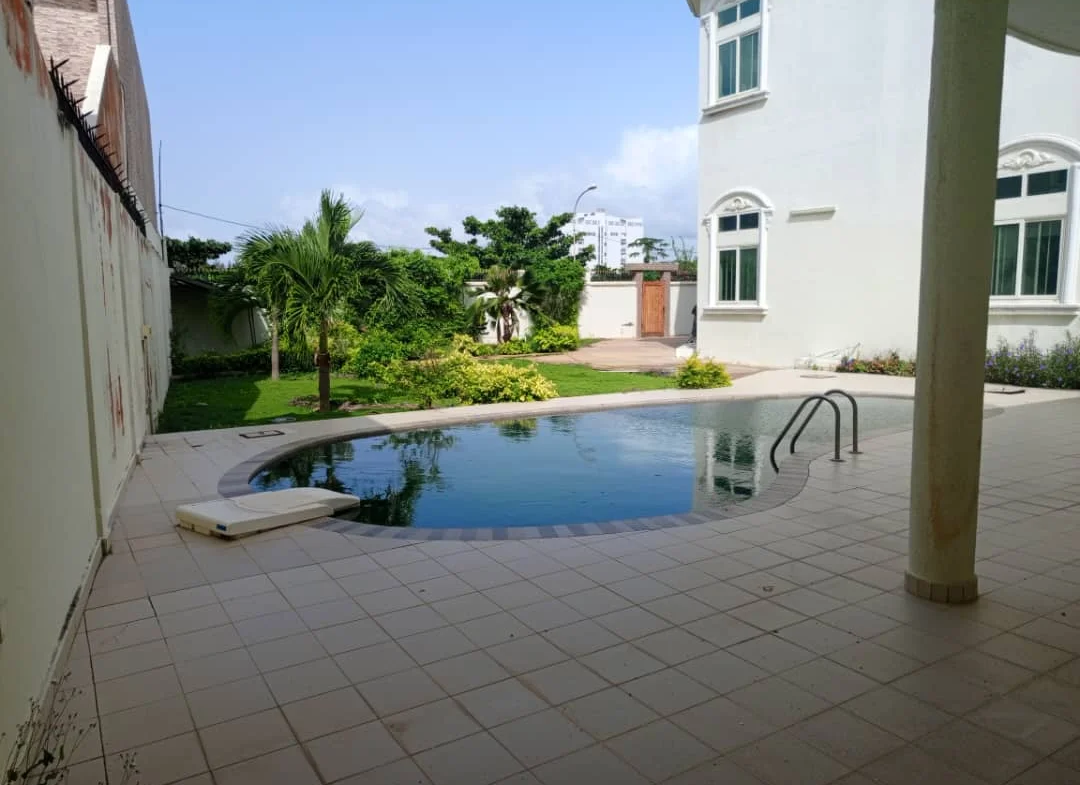 Belle villa avec piscine à louer à Les Cocotiers - BENIN-IMMO