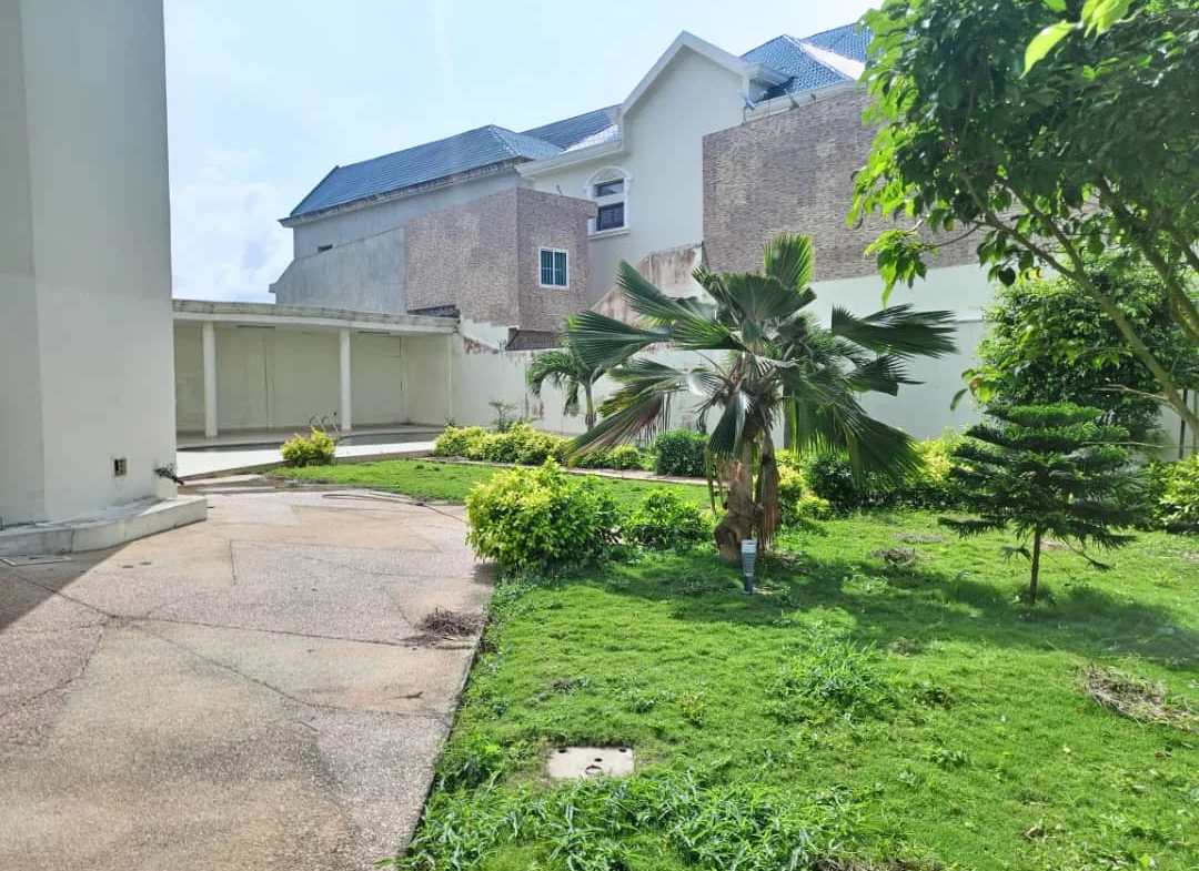 Belle villa avec piscine à louer à Les Cocotiers - BENIN-IMMO