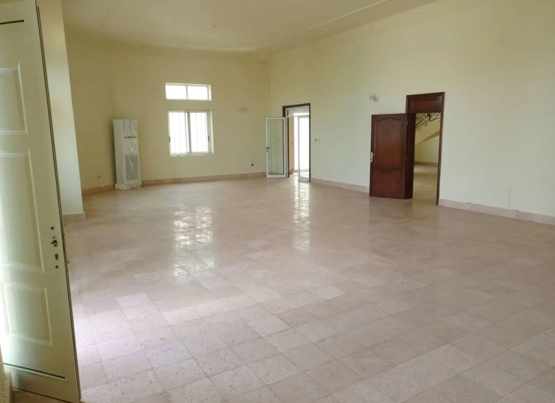 Belle villa avec piscine à louer à Les Cocotiers - BENIN-IMMO