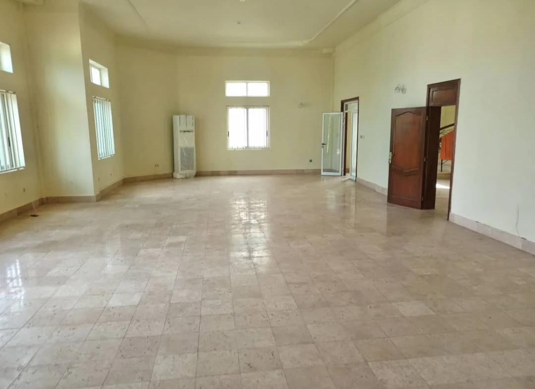 Belle villa avec piscine à louer à Les Cocotiers - BENIN-IMMO