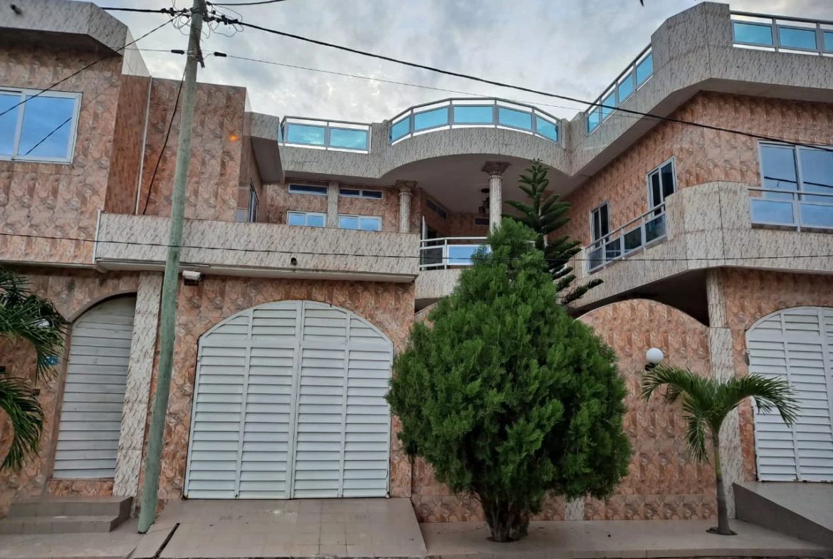 Belle villa en vente à Fidjrossè Plage Cotonou - BENIN-IMMO