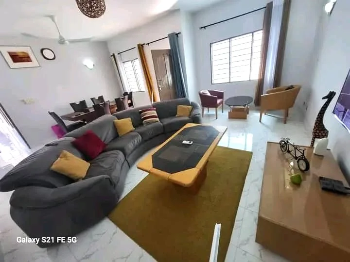 Appartement à entrée personnelle meublé à Fidjrossè