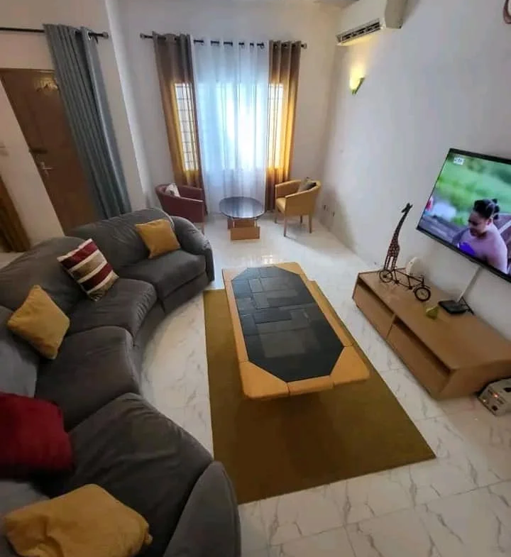 Appartement à entrée personnelle meublé à Fidjrossè - BENIN-IMMO