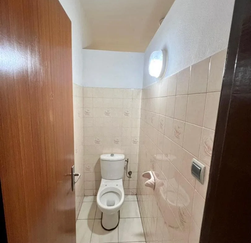 Grand bureau à louer au carrefour Marina - BENIN-IMMO