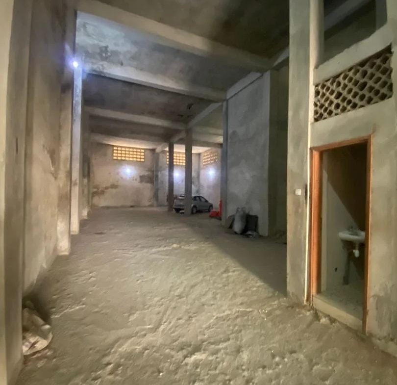 Magasin de 251M² à louer à Akpakpa Abattoir - BENIN-IMMO