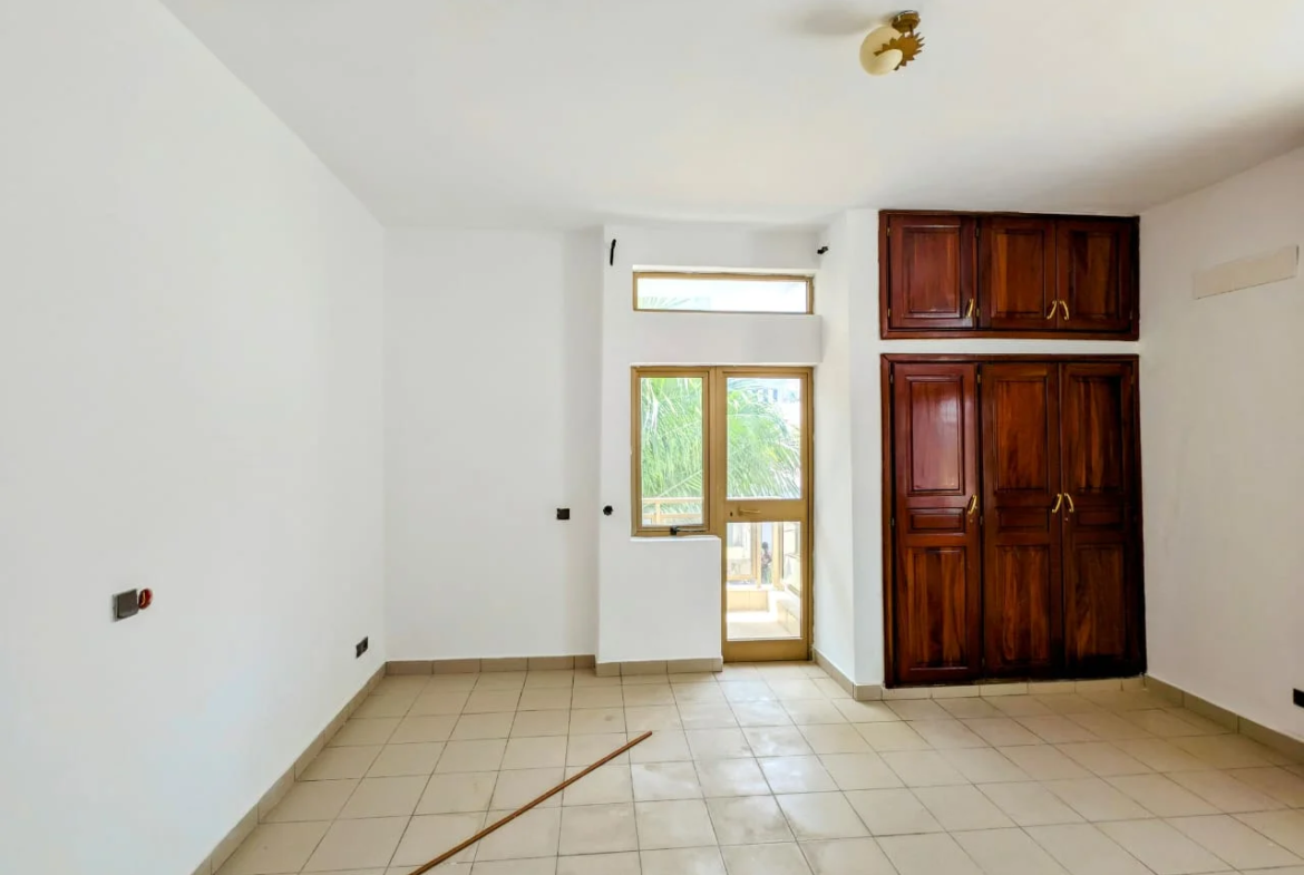 Magnifique villa 5 chambres à louer Zone Ambassades Akpakpa - BENIN-IMMO