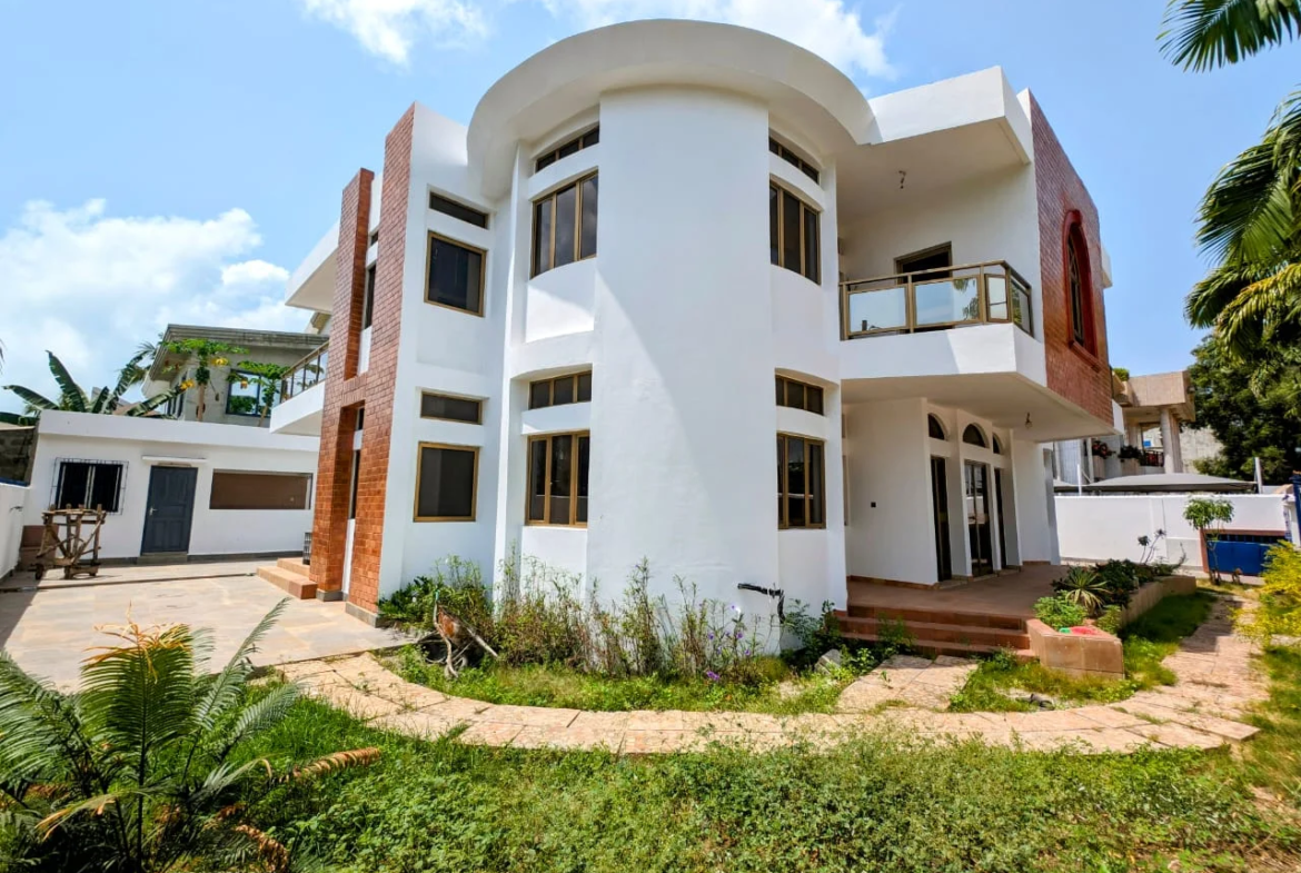 Magnifique villa 5 chambres à louer Zone Ambassades Akpakpa - BENIN-IMMO