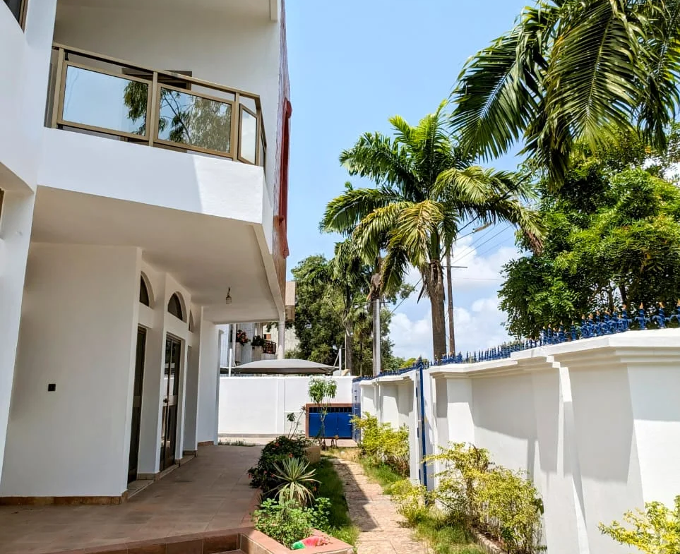 Magnifique villa 5 chambres à louer Zone Ambassades Akpakpa - BENIN-IMMO