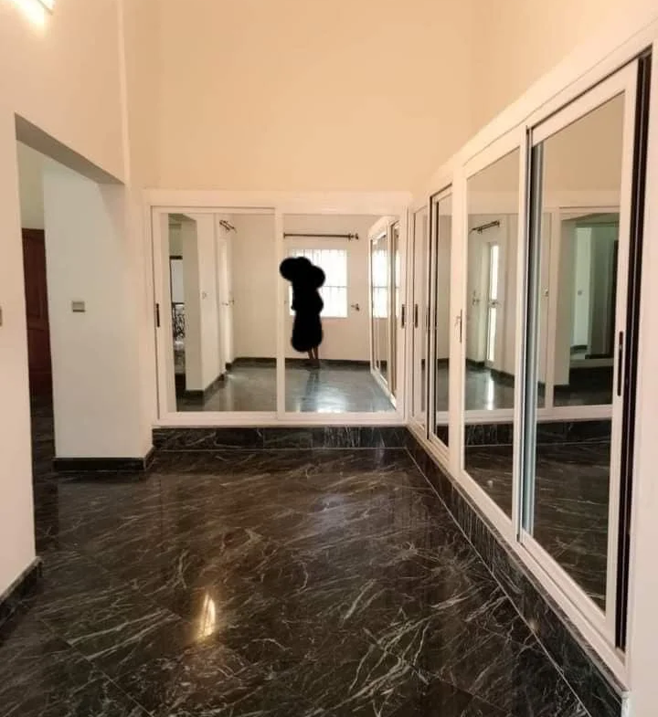 Villa avec Piscine et Jardin à Louer à Akpakpa Cité CEN-SAD - BENIN-IMMO