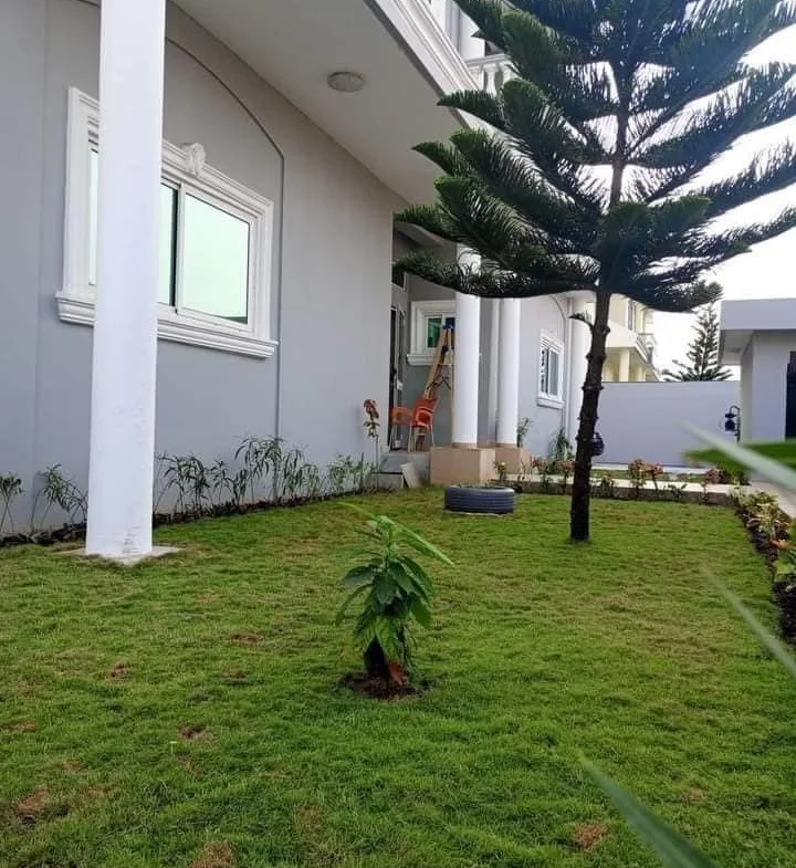 Villa avec Piscine et Jardin à Louer à Akpakpa Cité CEN-SAD - BENIN-IMMO