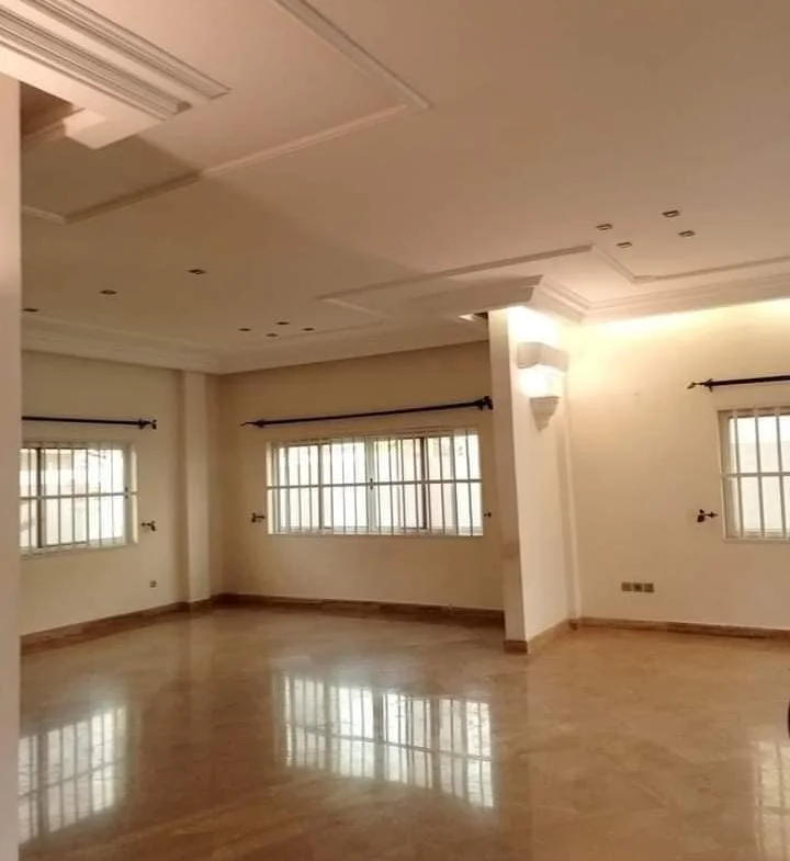 Villa avec Piscine et Jardin à Louer à Akpakpa Cité CEN-SAD - BENIN-IMMO