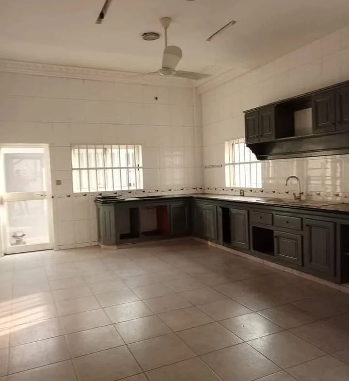 Villa avec Piscine et Jardin à Louer à Akpakpa Cité CEN-SAD - BENIN-IMMO