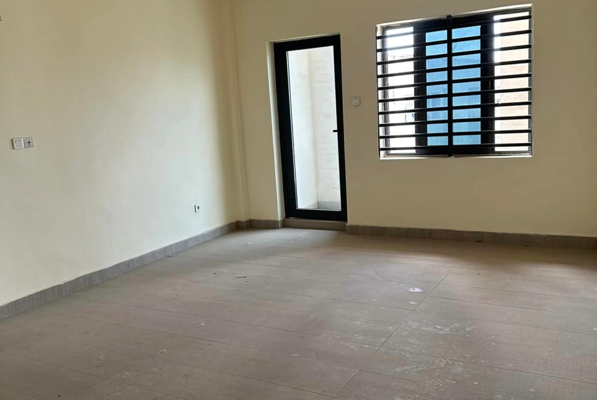 Bureau de 5 pièces à louer à Cotonou Aïdjèdo proche de Jéricho - BENIN-IMMO