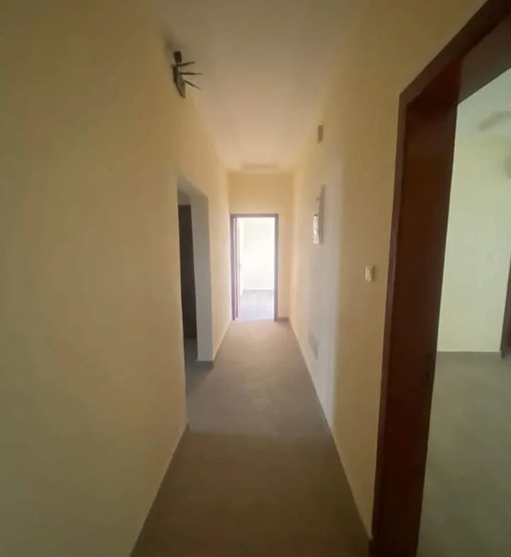 Bureau de 5 pièces à louer à Cotonou Aïdjèdo proche de Jéricho - BENIN-IMMO