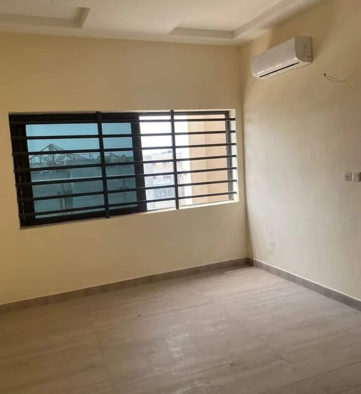 Bureau de 5 pièces à louer à Cotonou Aïdjèdo proche de Jéricho - BENIN-IMMO