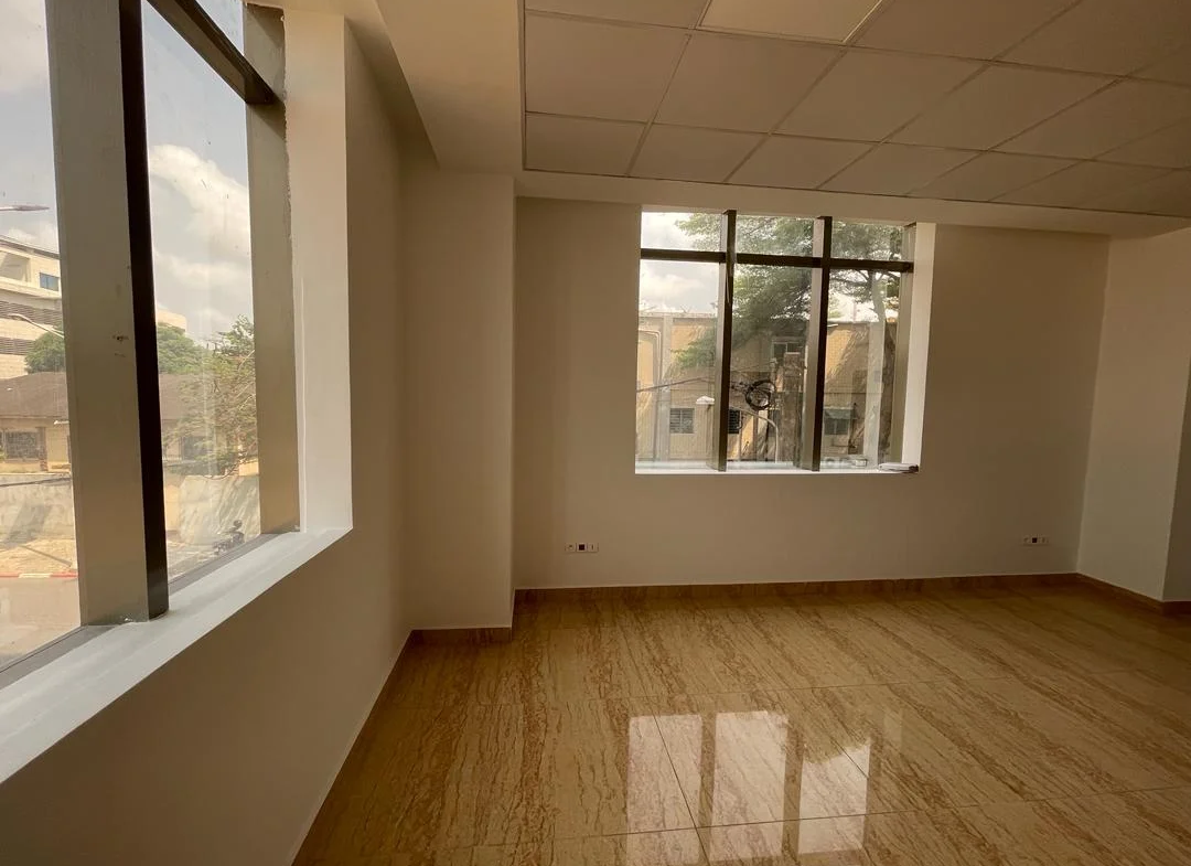 Bureaux Modernes à Louer dans un Immeuble Neuf à Cotonou Ganhi - BENIN-IMMO