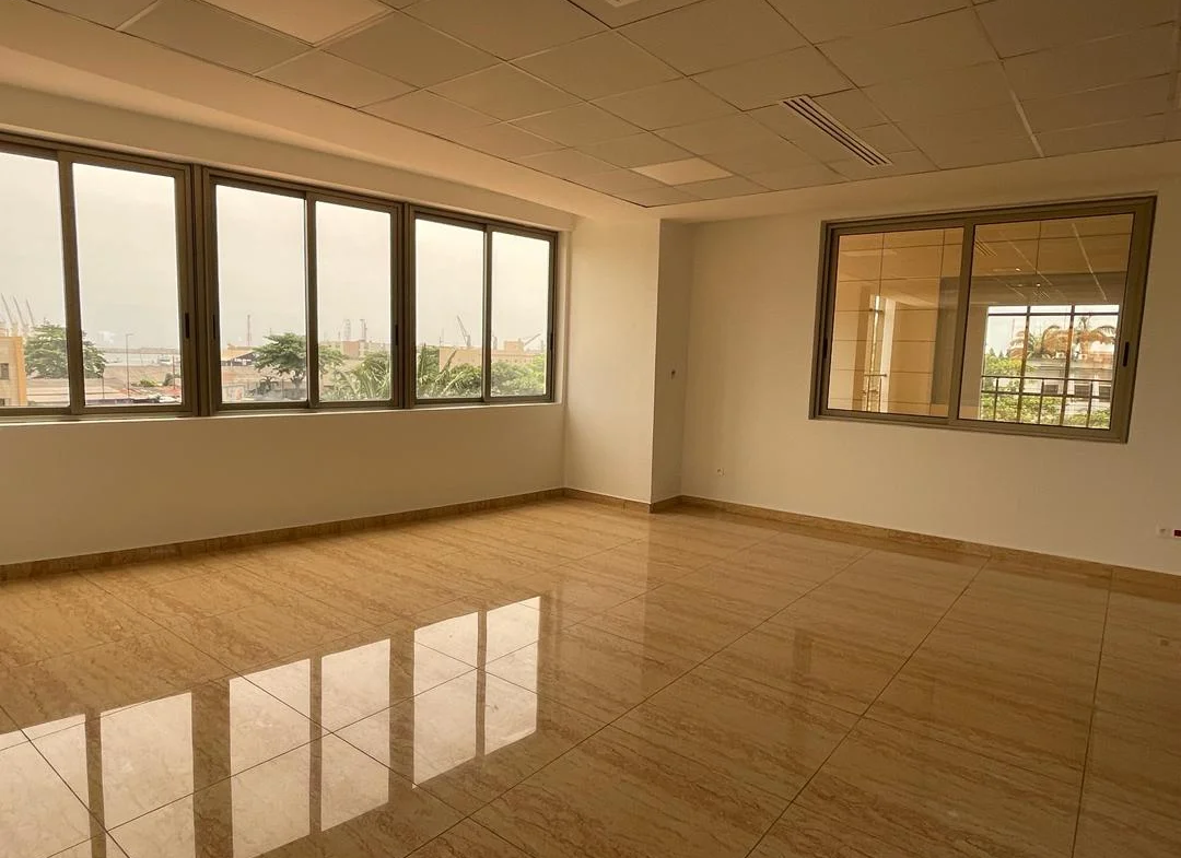 Bureaux Modernes à Louer dans un Immeuble Neuf à Cotonou Ganhi - BENIN-IMMO