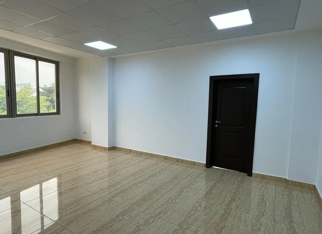 Bureaux Modernes à Louer dans un Immeuble Neuf à Cotonou Ganhi - BENIN-IMMO
