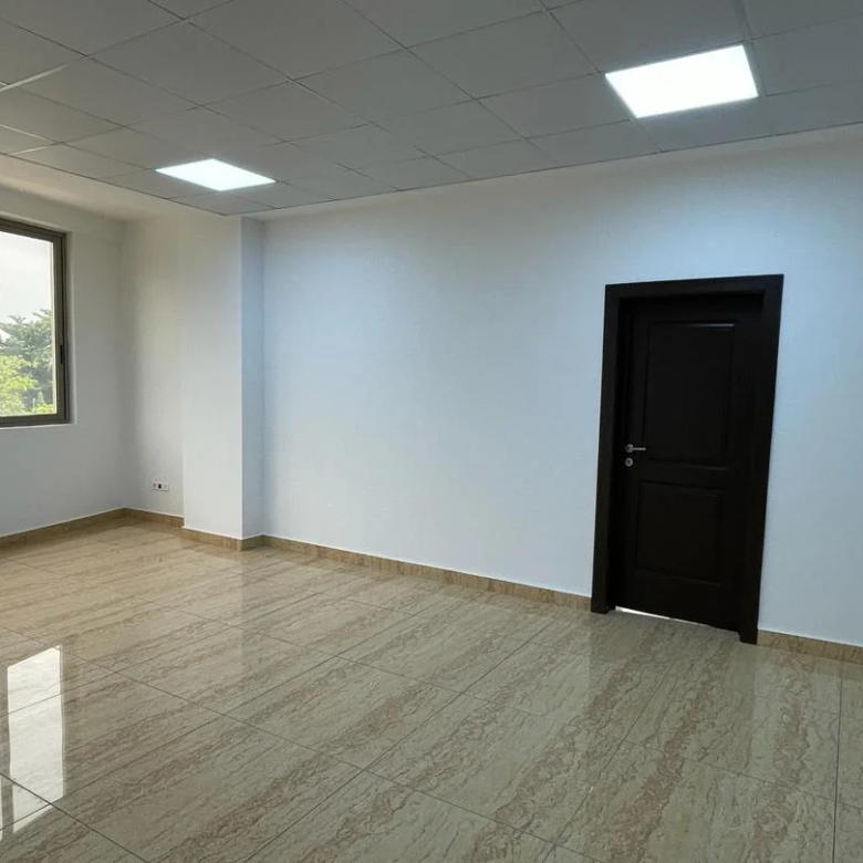 Bureaux Modernes à Louer dans un Immeuble Neuf à Cotonou Ganhi - BENIN-IMMO