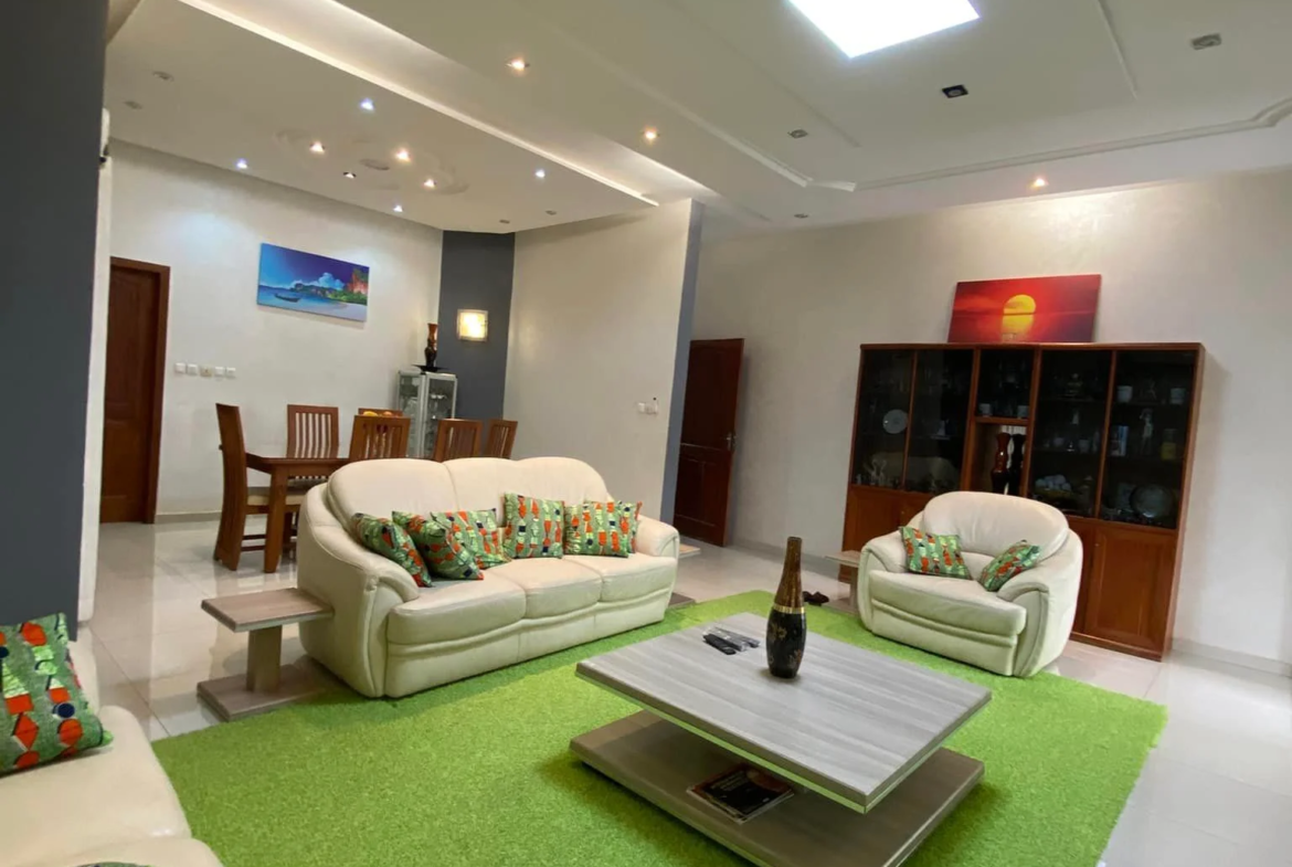Luxueuse villa meublée de 4 chambres à Calavi Tankpè - BENIN-IMMO