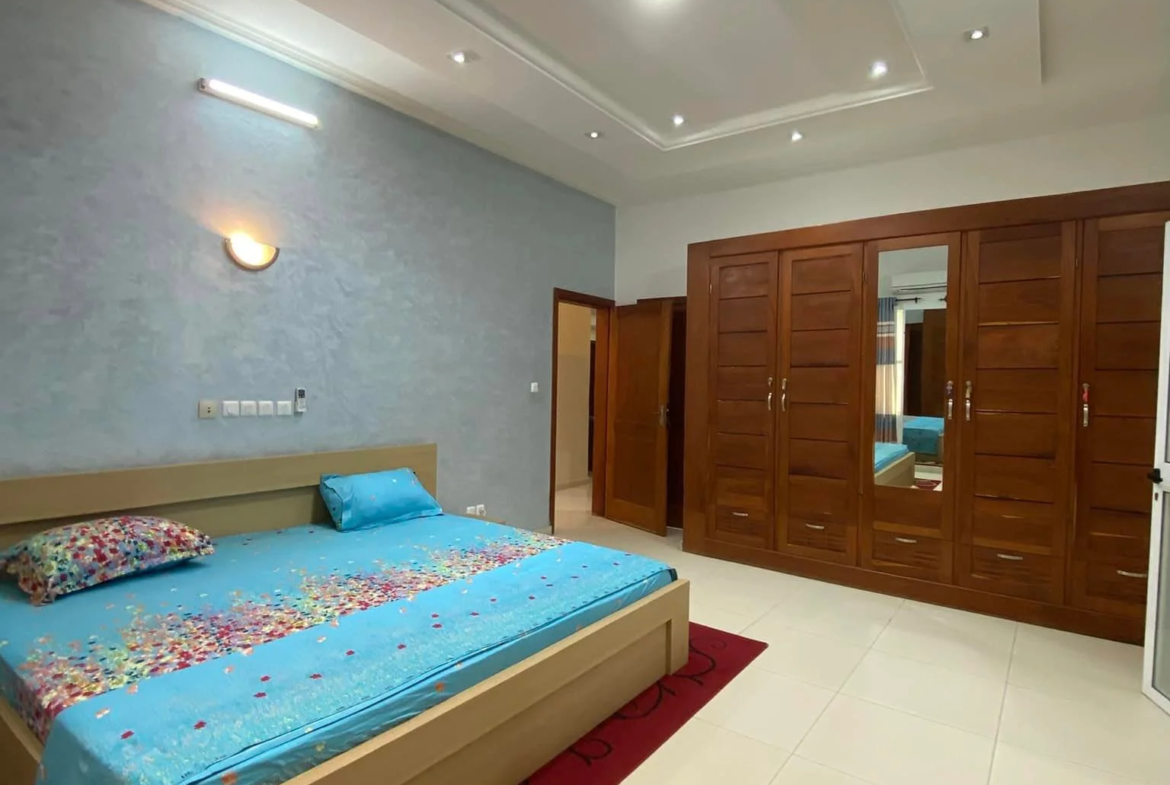 Luxueuse villa meublée de 4 chambres à Calavi Tankpè - BENIN-IMMO