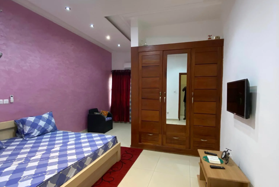 Luxueuse villa meublée de 4 chambres à Calavi Tankpè - BENIN-IMMO