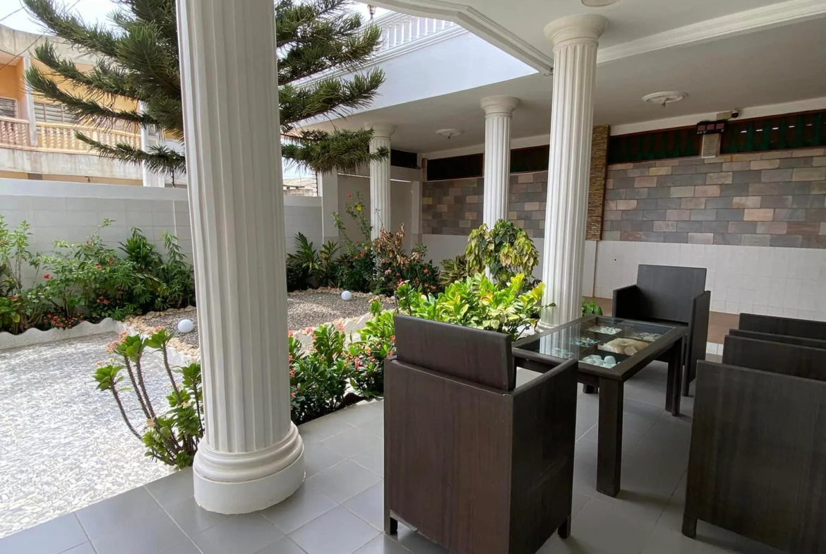 Luxueuse villa meublée de 4 chambres à Calavi Tankpè - BENIN-IMMO