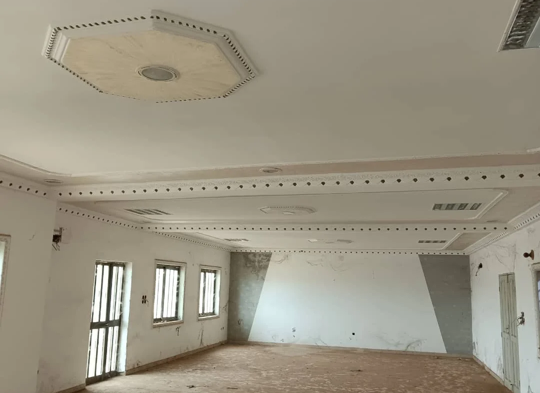 Villa de luxe meublée à vendre à Calavi Zoca - 5 chambres, piscine, jardin - BENIN-IMMO