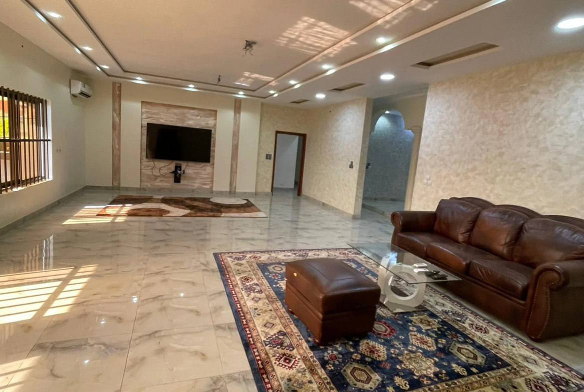 Appartement Meublé de 5 Chambres Fidjrossè Plage - BENIN-IMMO