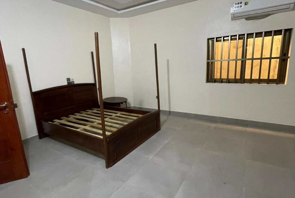 Appartement Meublé de 5 Chambres Fidjrossè Plage - BENIN-IMMO