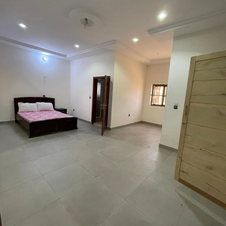 Appartement Meublé de 5 Chambres Fidjrossè Plage - BENIN-IMMO