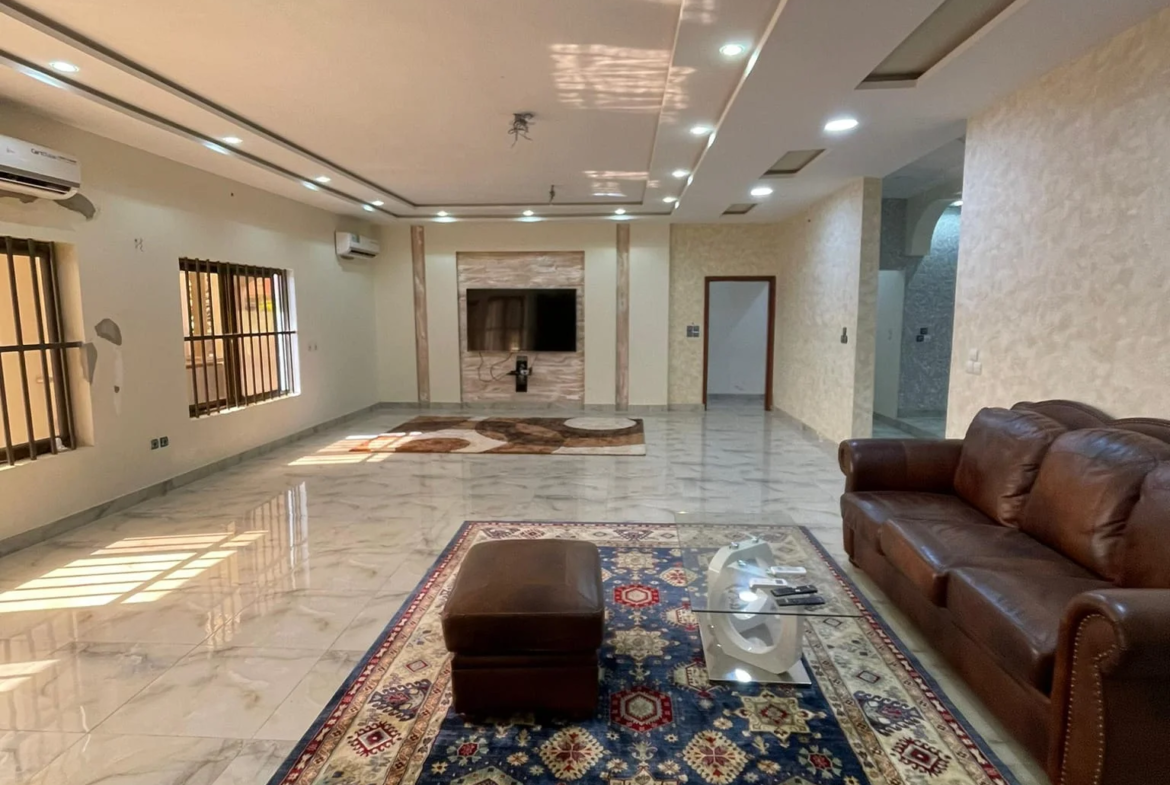 Appartement Meublé de 5 Chambres Fidjrossè Plage - BENIN-IMMO