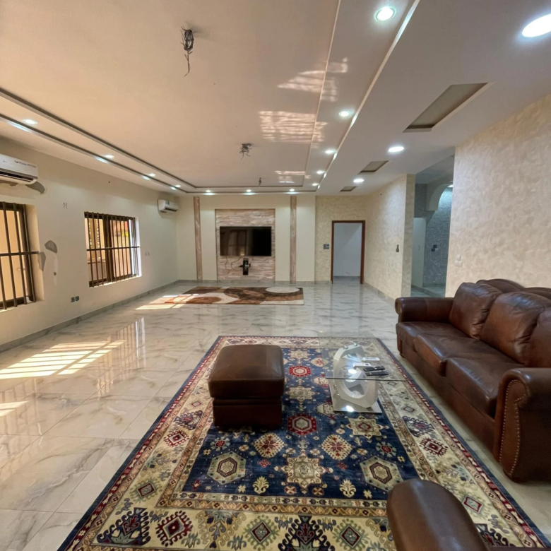 Appartement Meublé de 5 Chambres Fidjrossè Plage - BENIN-IMMO