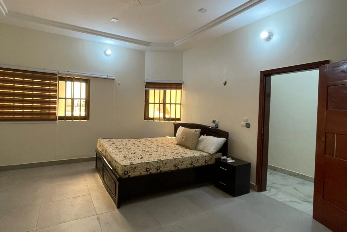 Appartement Meublé de 5 Chambres Fidjrossè Plage - BENIN-IMMO