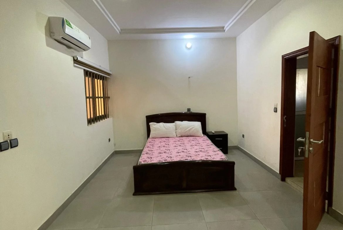 Appartement Meublé de 5 Chambres Fidjrossè Plage - BENIN-IMMO