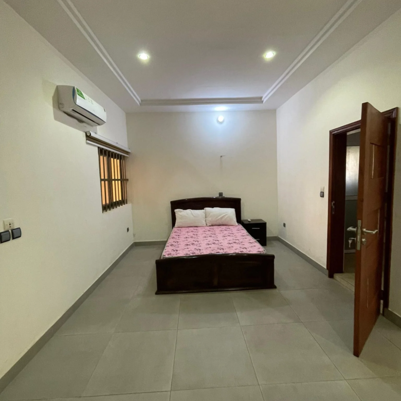 Appartement Meublé de 5 Chambres Fidjrossè Plage - BENIN-IMMO