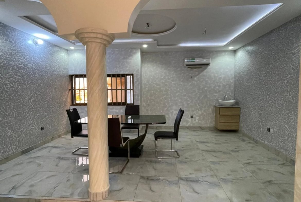 Appartement Meublé de 5 Chambres Fidjrossè Plage - BENIN-IMMO