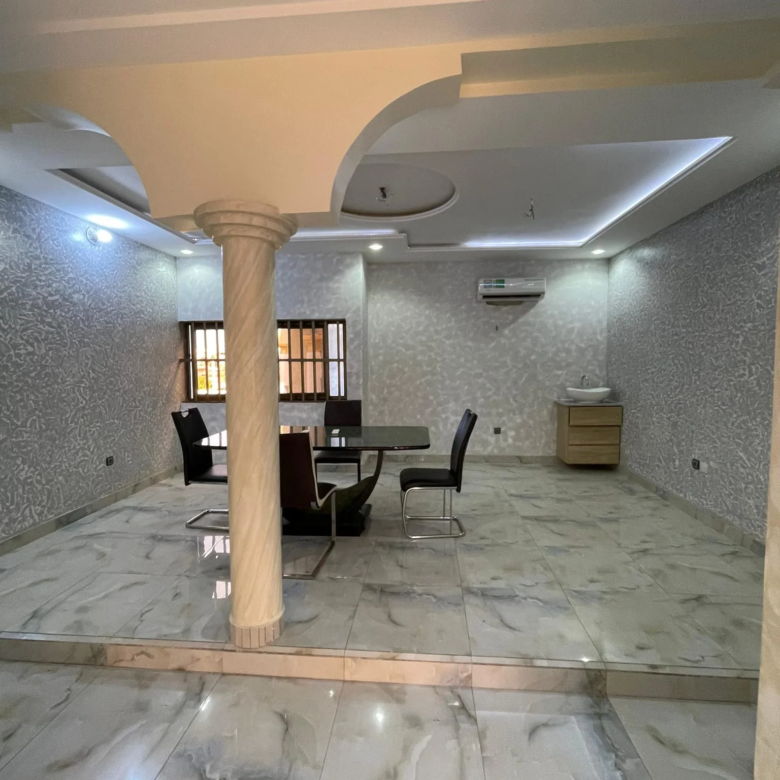 Appartement Meublé de 5 Chambres Fidjrossè Plage - BENIN-IMMO