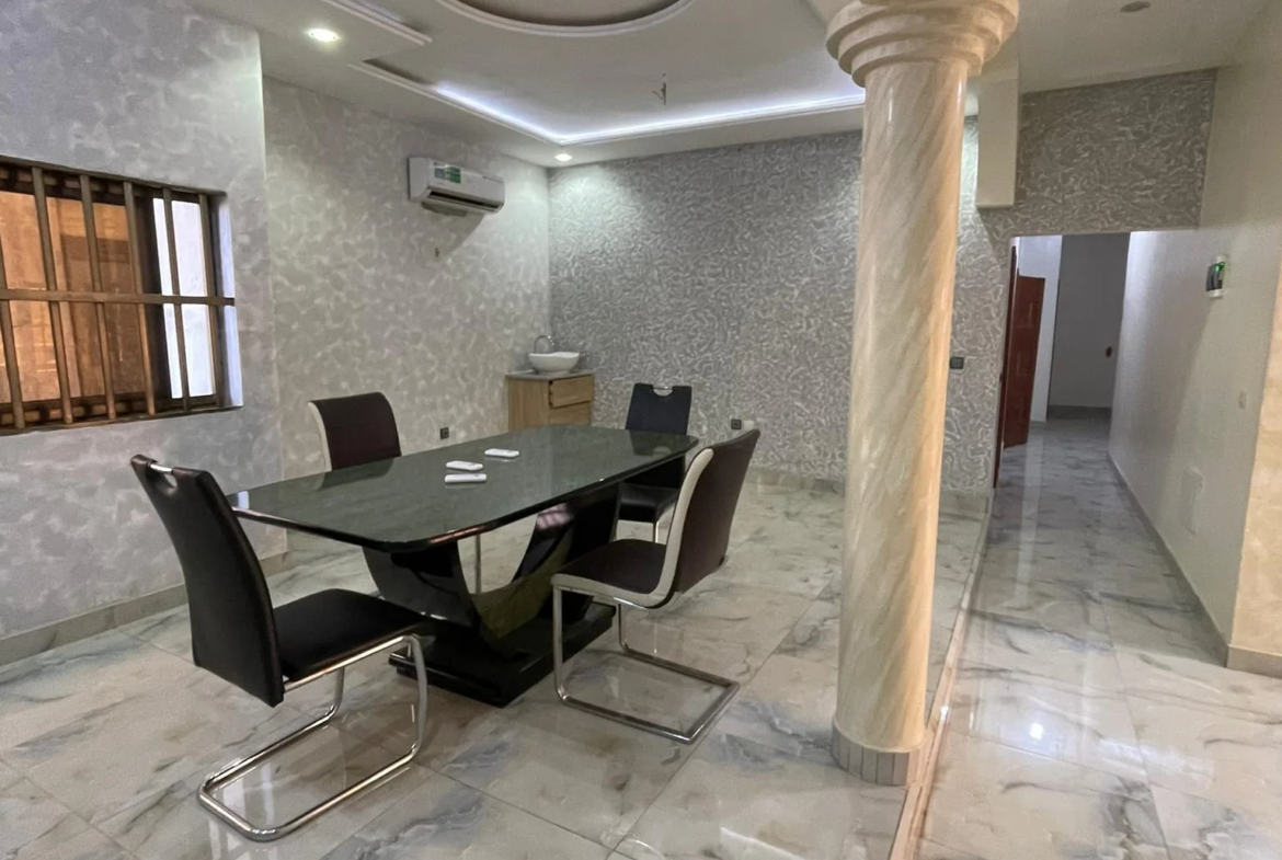 Appartement Meublé de 5 Chambres Fidjrossè Plage - BENIN-IMMO