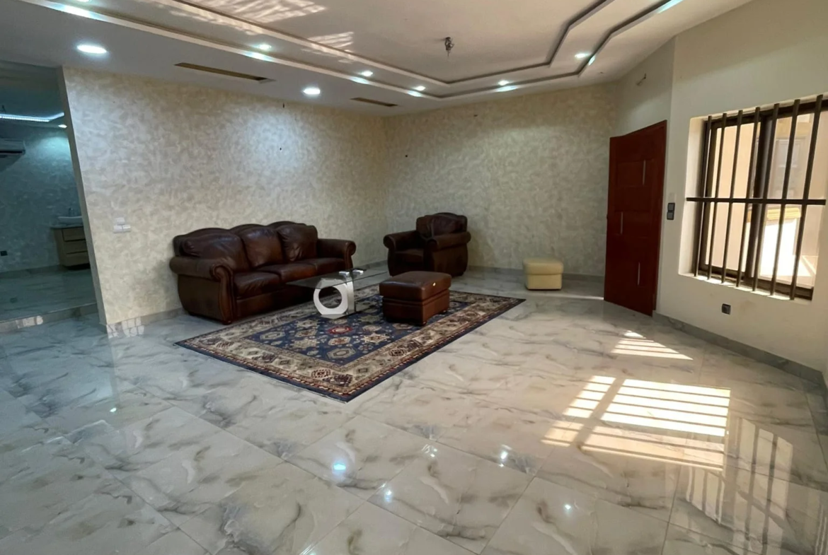Appartement Meublé de 5 Chambres Fidjrossè Plage - BENIN-IMMO