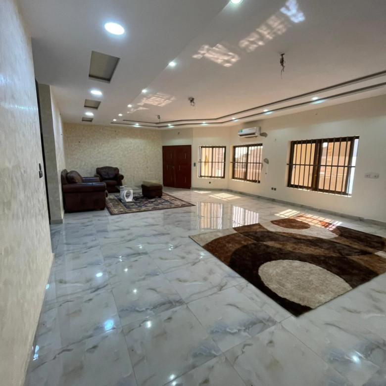 Appartement Meublé de 5 Chambres Fidjrossè Plage - BENIN-IMMO