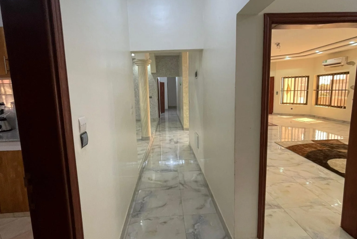 Appartement Meublé de 5 Chambres Fidjrossè Plage - BENIN-IMMO