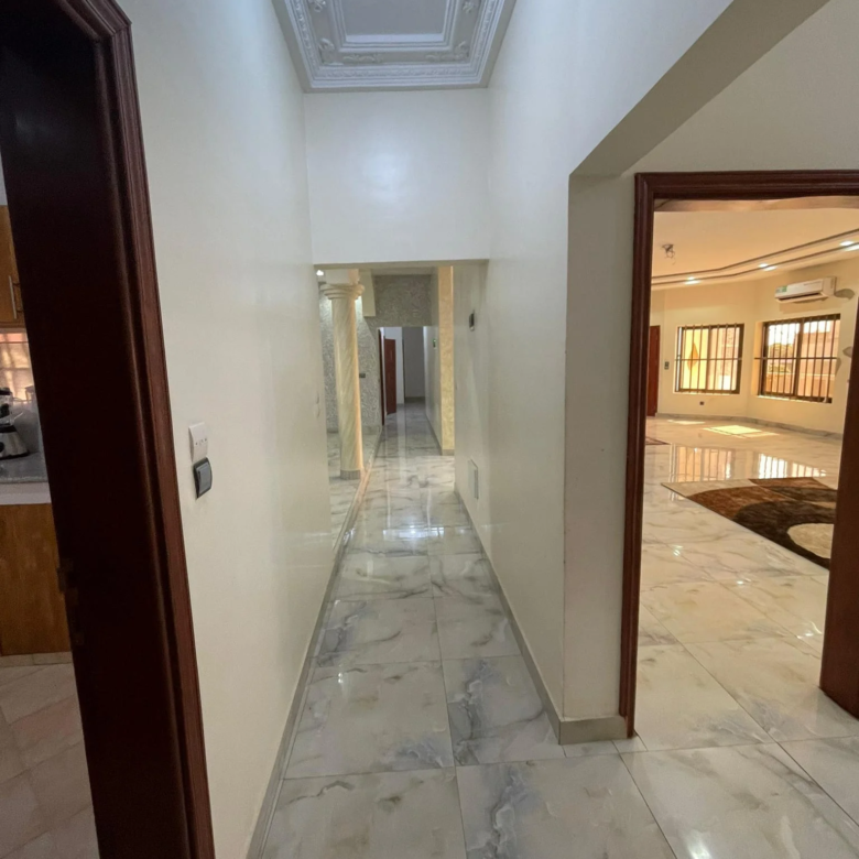 Appartement Meublé de 5 Chambres Fidjrossè Plage - BENIN-IMMO